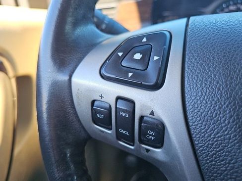 Used 2013 Ford Taurus Limited image 25