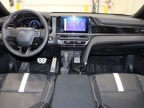 Used 2025 Toyota Camry SE image 20