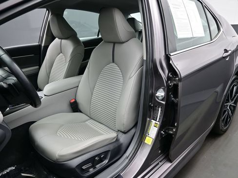 Used 2023 Toyota Camry SE FWD image 12