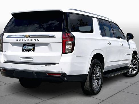 Used 2022 Chevrolet Suburban LT w/ Luxury Package image 13
