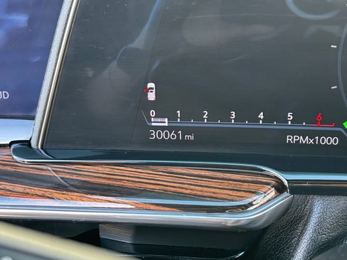 Used 2024 Cadillac Escalade Premium Luxury image 11