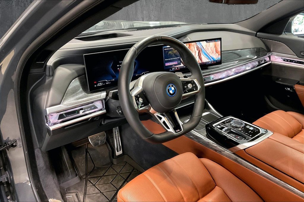 Used 2026 BMW 750e xDrive AWD/4WD image 18