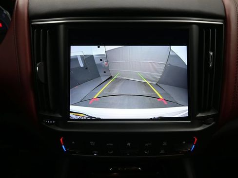Used 2021 Maserati Levante AWD/4WD image 12