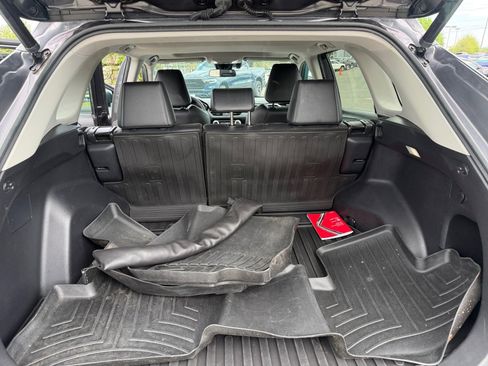 Used 2022 Toyota RAV4 XLE Premium image 19