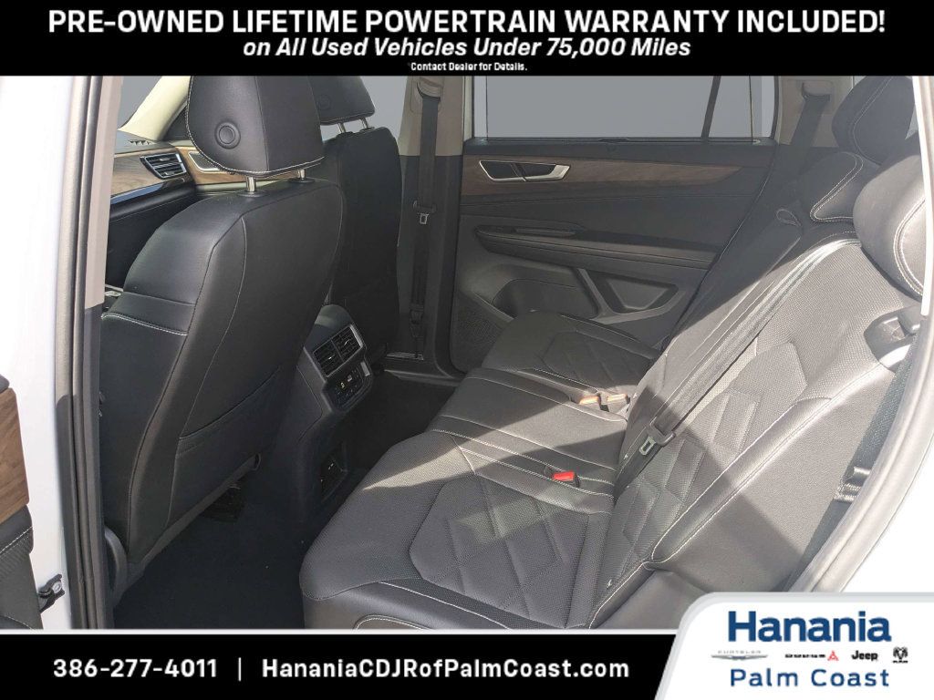 Used 2025 Volkswagen Atlas SE AWD/4WD image 14