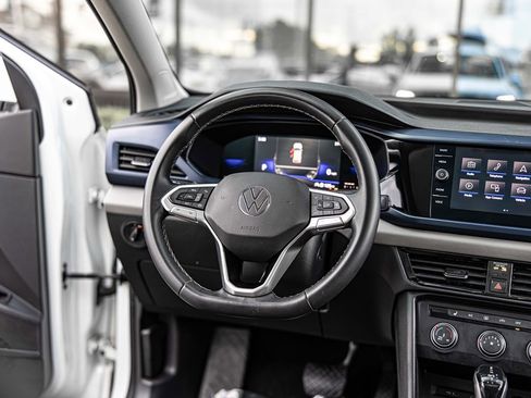 Used 2022 Volkswagen Taos SE w/ Panoramic Sunroof Package FWD image 35