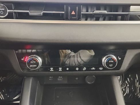 Used 2024 Mitsubishi Outlander SE image 15