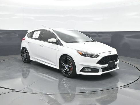 Used 2018 Ford Focus ST w/ Equipment Group 401A FWD image 1