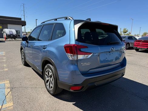 Used 2024 Subaru Forester Premium image 8