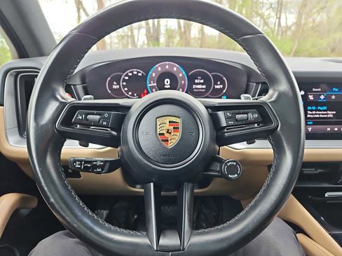 Certified 2024 Porsche Cayenne AWD/4WD image 21