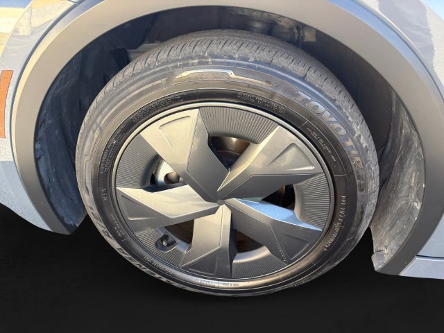 Certified 2024 Toyota Prius LE FWD image 11