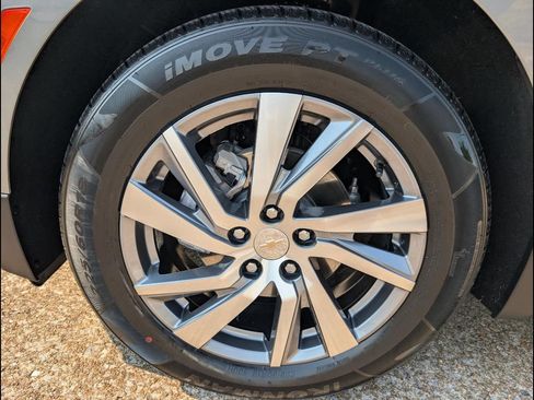 Used 2023 Chevrolet Equinox Premier FWD image 25