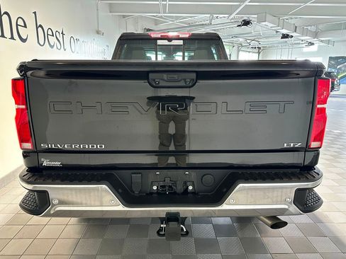 Used 2025 Chevrolet Silverado 2500 LTZ w/ LTZ Convenience Package image 5