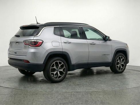 Used 2025 Jeep Compass Limited AWD/4WD image 9