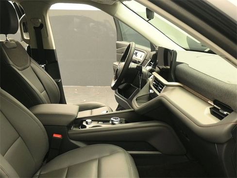 New 2026 Ford Explorer Active w/ Active Comfort Package image 17