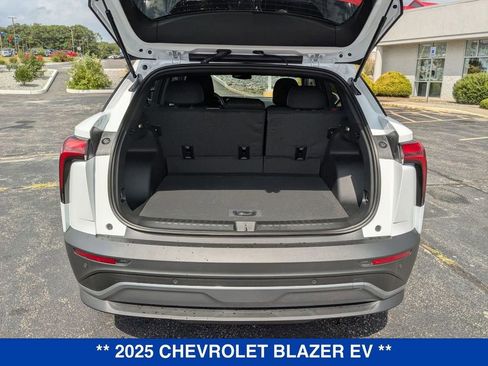 New 2025 Chevrolet Blazer EV LT image 27