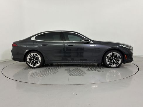 Used 2024 BMW 530i w/ Convenience Package RWD image 8