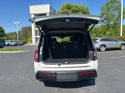 Used 2025 Nissan Armada PRO-4X image 9