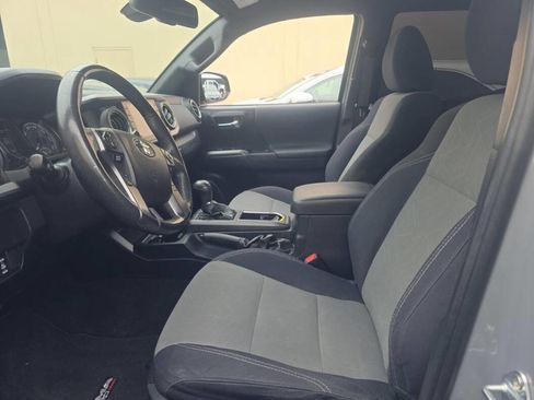 Used 2021 Toyota Tacoma TRD Off-Road w/ Technology Package AWD/4WD image 6