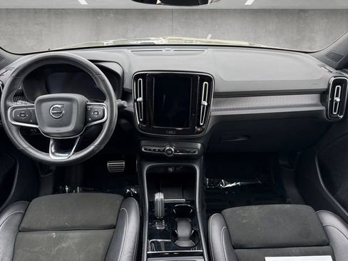 Used 2021 Volvo XC40 P8 Recharge image 17