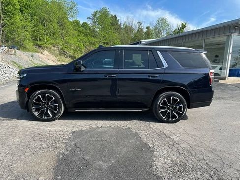 Used 2022 Chevrolet Tahoe LT w/ Luxury Package AWD/4WD image 2