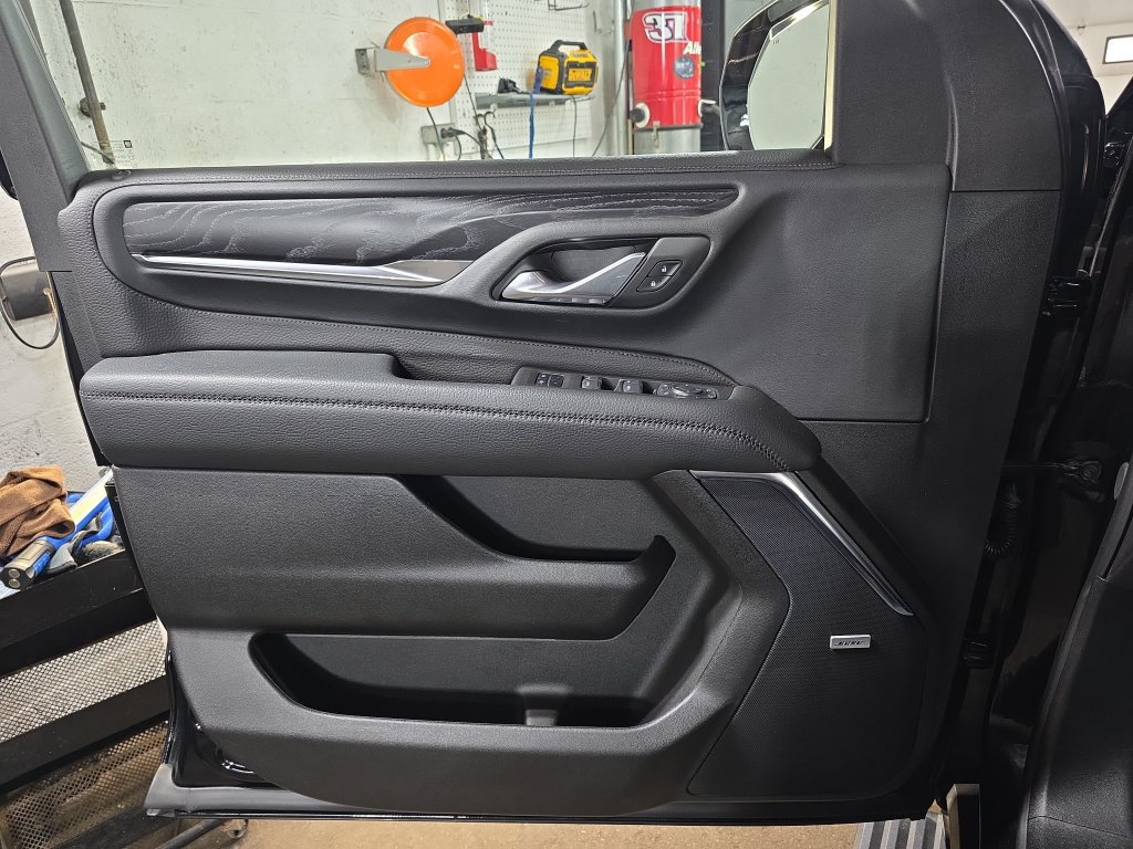 Used 2024 GMC Yukon Denali w/ Advanced Technology Package AWD/4WD image 26