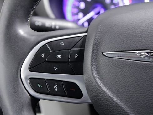 Used 2024 Chrysler Pacifica Touring-L image 27