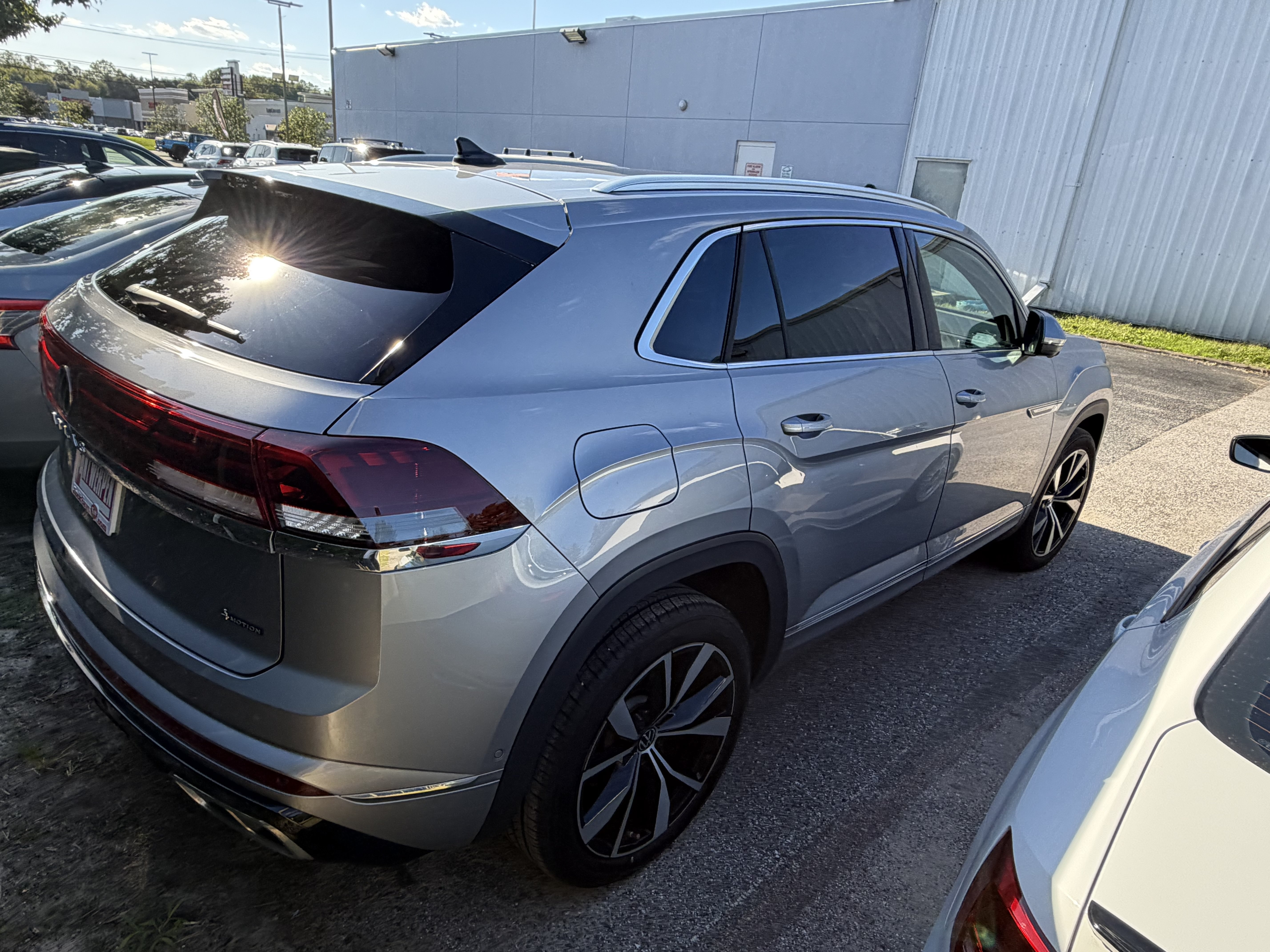 Used 2024 Volkswagen Atlas Cross Sport SEL Premium R-Line AWD/4WD image 9