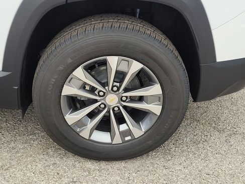 New 2026 Chevrolet Equinox LT w/ Convenience Package II FWD image 4