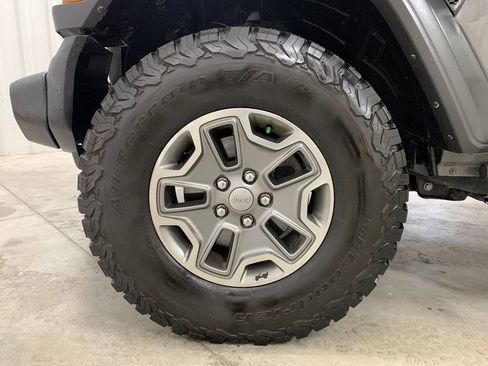 Used 2020 Jeep Gladiator Sport w/ Quick Order Package 24S image 18