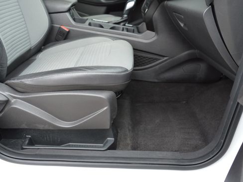 Used 2019 Ford Escape SE image 19