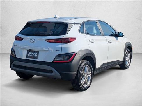 Used 2023 Hyundai Kona SE image 5