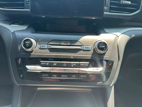 Used 2020 Ford Explorer XLT w/ Equipment Group 202A RWD image 36