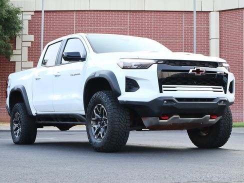 Used 2024 Chevrolet Colorado ZR2 w/ Technology Package AWD/4WD image 1