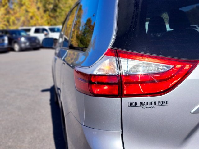 Used 2017 Toyota Sienna XLE Premium w/ Outdoor Package AWD/4WD image 9