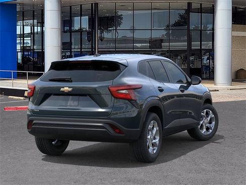 New 2026 Chevrolet Trax LS w/ LS Convenience Package FWD image 4