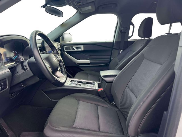 Used 2023 Ford Explorer XLT AWD/4WD image 17