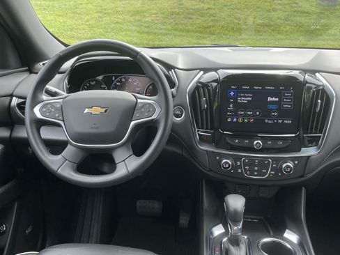 Used 2023 Chevrolet Traverse Premier FWD image 14