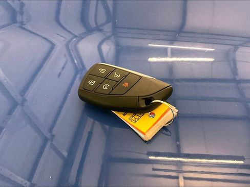 Used 2025 Chevrolet Equinox ACTIV w/ Safety and Technology Package image 9