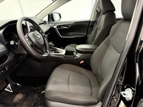 Used 2025 Toyota RAV4 XLE FWD image 11