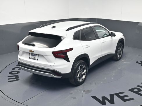 Certified 2025 Chevrolet Trax LT w/ Driver Confidence Package image 33