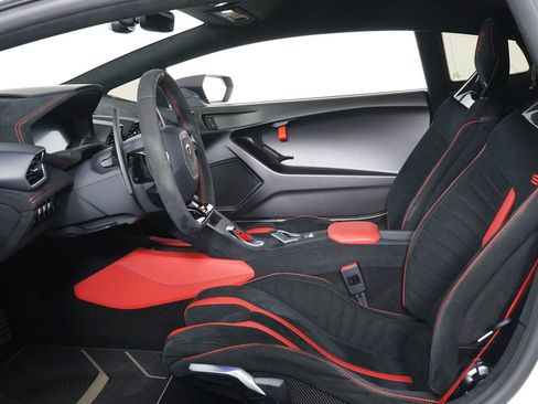 Used 2022 Lamborghini Huracan STO RWD image 5