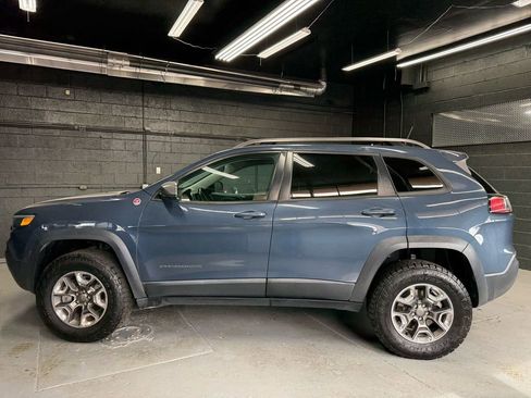 Used 2019 Jeep Cherokee Trailhawk w/ Cold Weather Group AWD/4WD image 2
