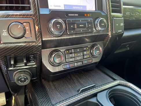 Used 2021 Ford F250 Lariat w/ Lariat Ultimate Package AWD/4WD image 33