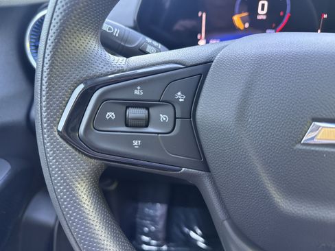 Used 2025 Chevrolet Trax LT FWD image 19