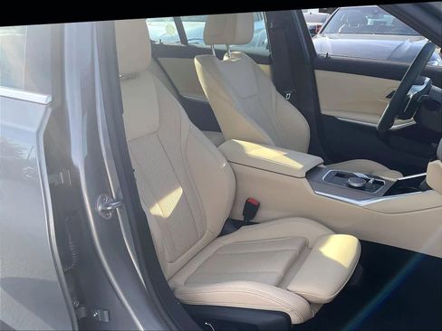 Used 2025 BMW 330i Sedan w/ Convenience Package image 9