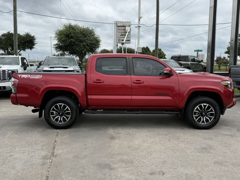 Used 2021 Toyota Tacoma TRD Sport w/ Technology Package AWD/4WD image 3