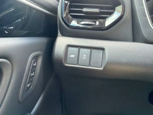 Used 2025 Honda Pilot Touring image 25