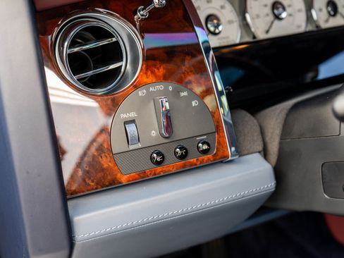 Used 2017 Rolls-Royce Ghost RWD image 16