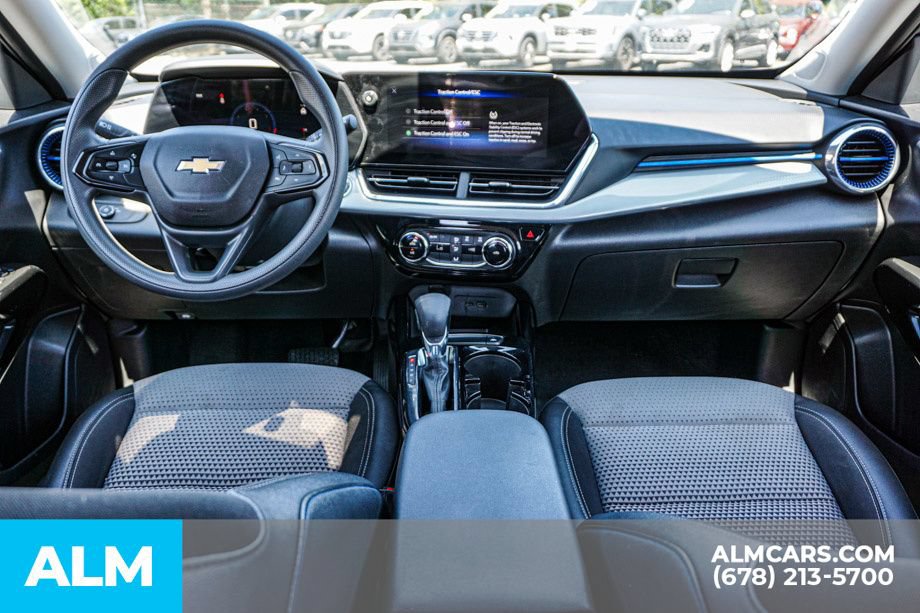 Used 2025 Chevrolet Trax LT FWD image 24